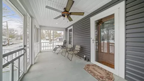 320 E 5th St, Pecatonica, IL 61063 photo 3