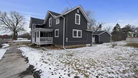 320 E 5th St, Pecatonica, IL 61063 photo 6