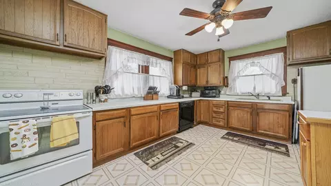 320 E 5th St, Pecatonica, IL 61063 photo 16