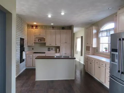 3189 Forest, Freeport, IL 61032 photo 7