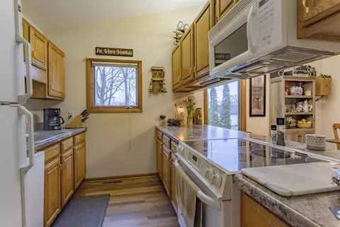 315 E 6th St, Pecatonica, IL 61063 photo 9
