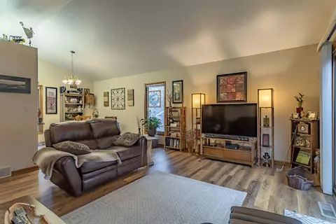 315 E 6th St, Pecatonica, IL 61063 photo 4