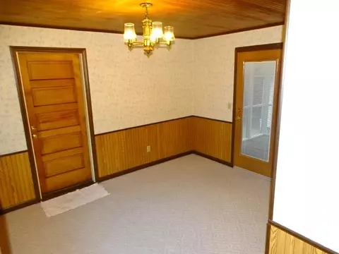 836 W Empire, Freeport, IL 61032 photo 10