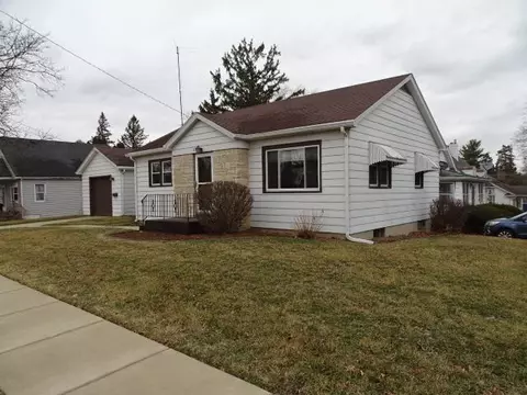 836 W Empire, Freeport, IL 61032 photo 2