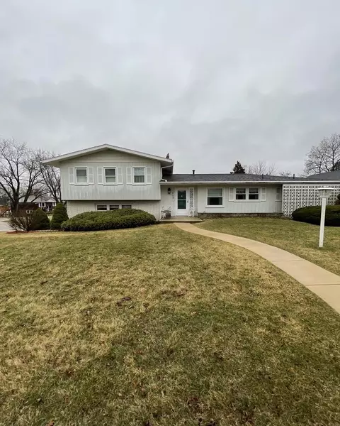757 Towne Dr, Freeport, IL 61032 photo 1