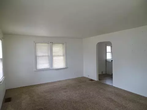 15 E Pershing, Freeport, IL 61032 photo 3