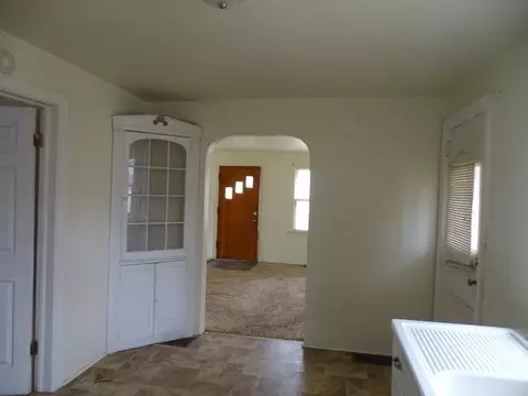 15 E Pershing, Freeport, IL 61032 photo 6
