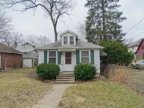 15 E Pershing, Freeport, IL 61032 photo 1