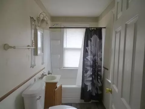 15 E Pershing, Freeport, IL 61032 photo 8