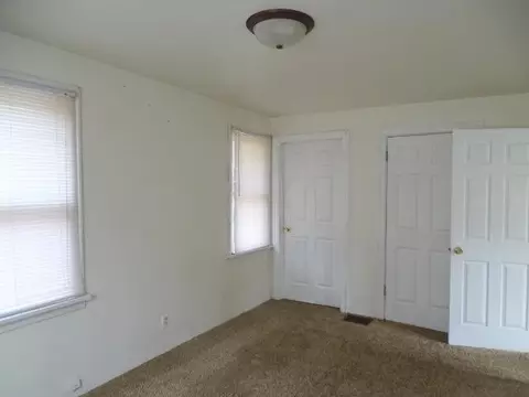 15 E Pershing, Freeport, IL 61032 photo 9