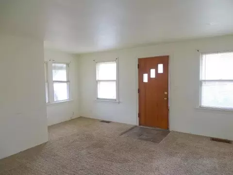15 E Pershing, Freeport, IL 61032 photo 2