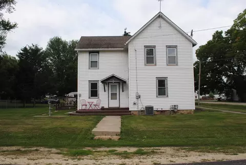 209 E 1st St, Leaf River, IL 61047 photo 3