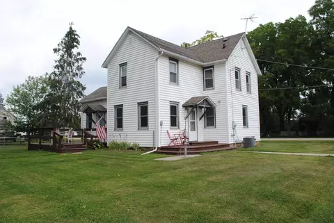 209 E 1st St, Leaf River, IL 61047 photo 1