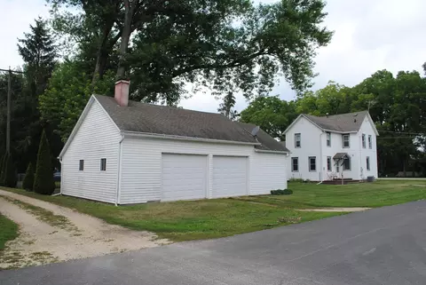 209 E 1st St, Leaf River, IL 61047 photo 2