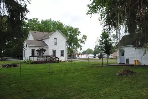 209 E 1st St, Leaf River, IL 61047 photo 5