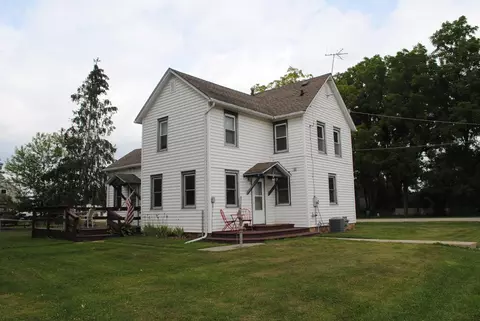 209 E 1st St, Leaf River, IL 61047 photo 4