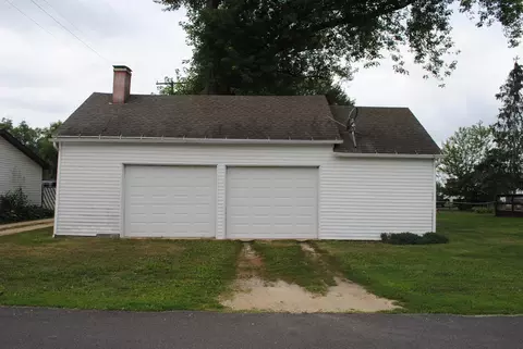 209 E 1st St, Leaf River, IL 61047 photo 33