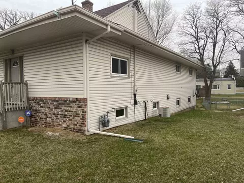213 Walnut St, Cherry Valley, IL 61016 photo 2