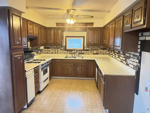 213 Walnut St, Cherry Valley, IL 61016 photo 3