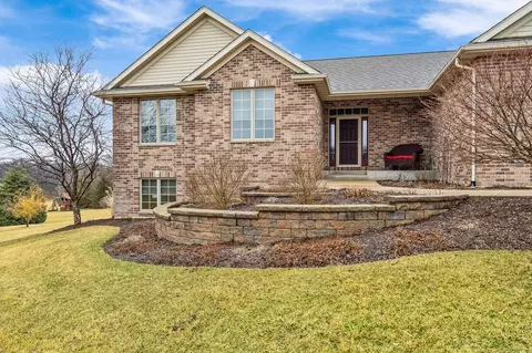 12451 Whispering Winds Dr, Roscoe, IL 61073 photo 4
