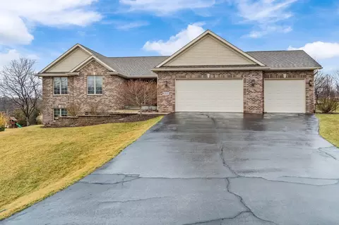 12451 Whispering Winds Dr, Roscoe, IL 61073 photo 3