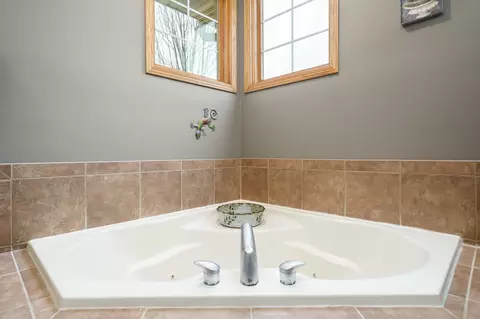 12451 Whispering Winds Dr, Roscoe, IL 61073 photo 22