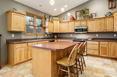 12451 Whispering Winds Dr, Roscoe, IL 61073 photo 13