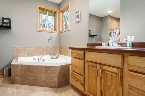 12451 Whispering Winds Dr, Roscoe, IL 61073 photo 21