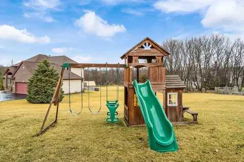 12451 Whispering Winds Dr, Roscoe, IL 61073 photo 44