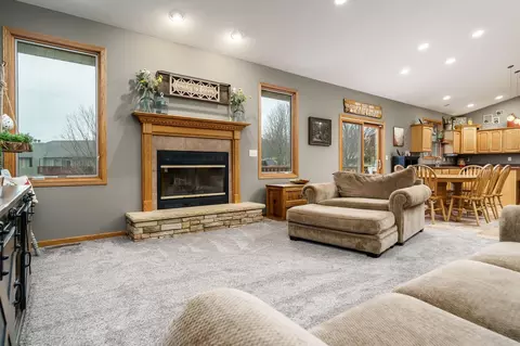 12451 Whispering Winds Dr, Roscoe, IL 61073 photo 11