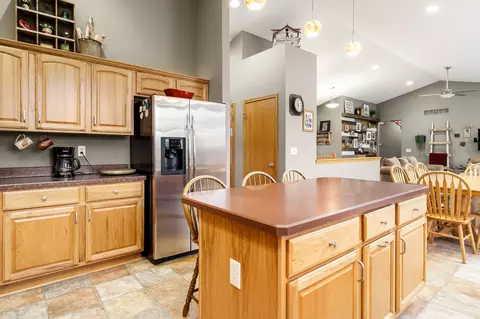 12451 Whispering Winds Dr, Roscoe, IL 61073 photo 15