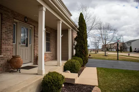 3042 E 6th St, Belvidere, IL 61008 photo 3