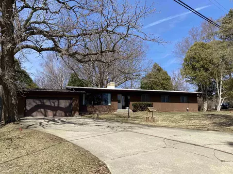 1710 Sylvan Ct, Freeport, IL 61032 photo 1