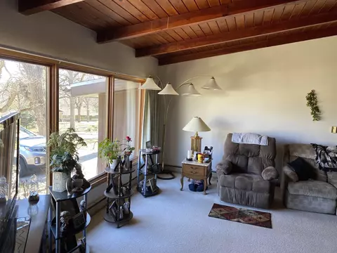 1710 Sylvan Ct, Freeport, IL 61032 photo 2