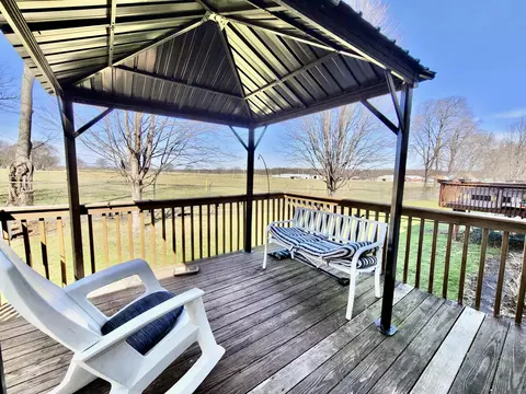 635 Grove St, Pecatonica, IL 61063 photo 4