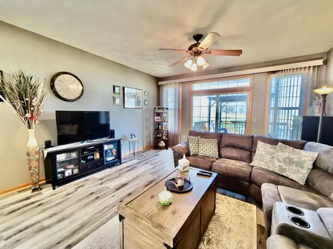 635 Grove St, Pecatonica, IL 61063 photo 8