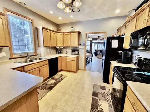 635 Grove St, Pecatonica, IL 61063 photo 13