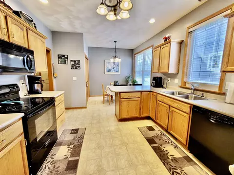 635 Grove St, Pecatonica, IL 61063 photo 12