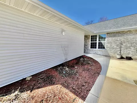 635 Grove St, Pecatonica, IL 61063 photo 5