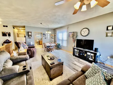 635 Grove St, Pecatonica, IL 61063 photo 10