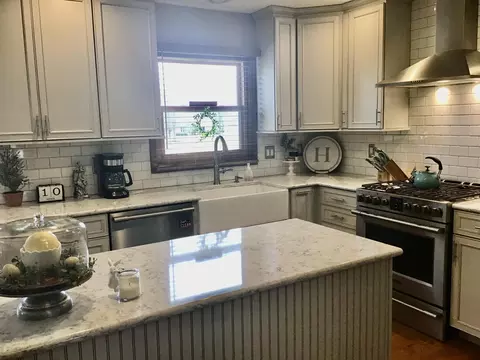 7565 Joy Ln, Roscoe, IL 61073 photo 2