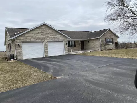 2773 S Cherry Hill Rd, Freeport, IL 61032 photo 1