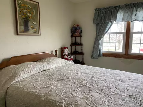 2773 S Cherry Hill Rd, Freeport, IL 61032 photo 3