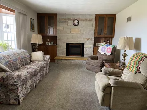 2773 S Cherry Hill Rd, Freeport, IL 61032 photo 6