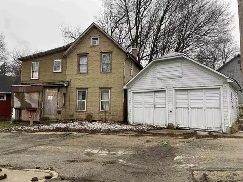 116 S Blackhawk Ave, Freeport, IL 61032 photo 1