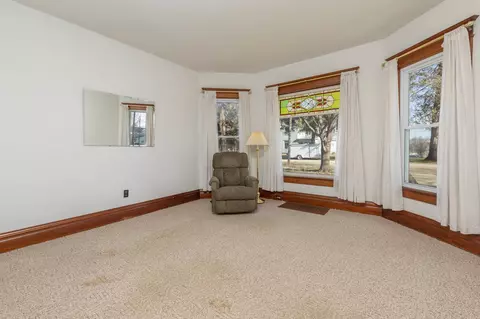 307 W 4th St, Leaf River, IL 61047 photo 5