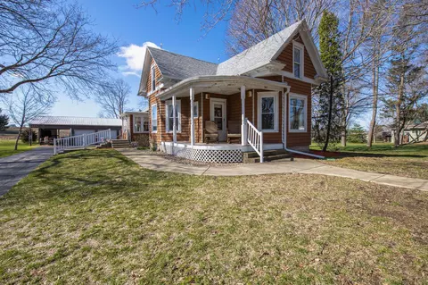 307 W 4th St, Leaf River, IL 61047 photo 1