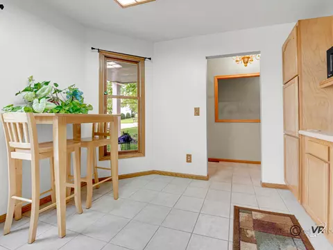 3402 Katherine Dr, Freeport, IL 61032 photo 8