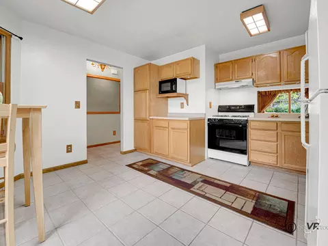 3402 Katherine Dr, Freeport, IL 61032 photo 7