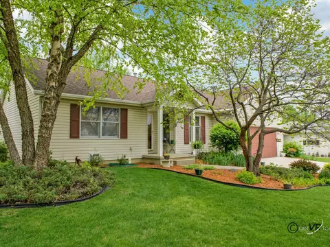 3402 Katherine Dr, Freeport, IL 61032 photo 2